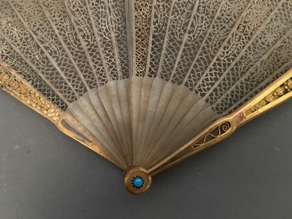 null Fan in horn with openwork decoration, the gilt bronze mounting.

About 1850.

H...