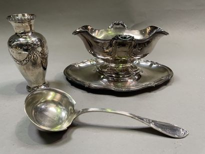 null Silver lot including: sauceboat with adherent tray decorated with leaves, numbered,...