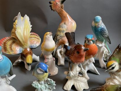 null 
Lot d'oiseaux branchés en porcelaine allemande et divers, XXème siècle.

H...
