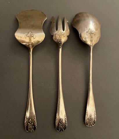 null Silver candy service three pieces chased with leaf motifs, the spatulas engraved...