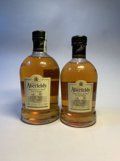 null 3 bouteilles de Dewar's :

- 12 Years ABERFELDY Single Highland Malt Scotch...