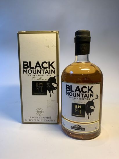 2 bouteilles de BLACK MOUNTAIN, 70 cl :

-...