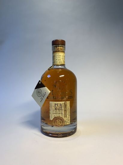 null 3 bouteilles de MEYER, 70 cl, 40 % :

- Pur Malt Alsace, N° 9266

- Pur Malt...