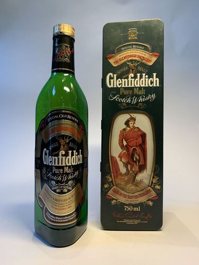 null 3 bouteilles de GLENFIDDICH :

- Special Old Reserve, 70 cl, 40 %, scellé espagnol,...