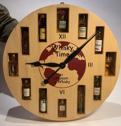 null 1 horloge It's Whisky Time avec 12 mignonnettes de 5 cl, Maison du Whisky et...