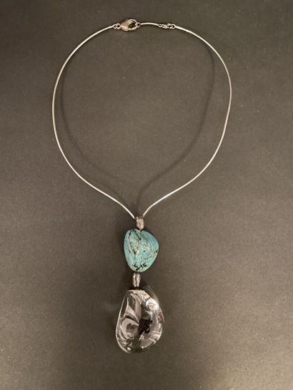 null BACCARAT

Necklace decorated with a crystal cabochon and a turquoise stone 

in...