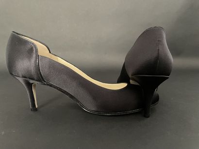 null CHAMBERLAN 

Pair of black satin and lurex pumps, 

size 40. Excellent cond...