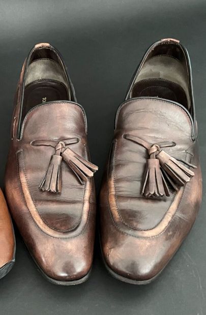 null TOM FORD 

Pair of brown leather loafers with tassels. 

Size 41,5