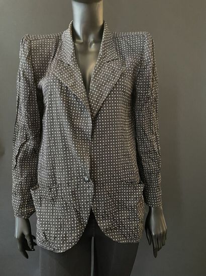 null UNGARO Parallel 

Lot including a pleated viscose jacket with white weights...