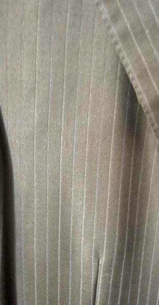 null ERMENAGILDO ZEGNA 

Navy blue tennis stripe suit, 

soiling. 

Size 50 appr...