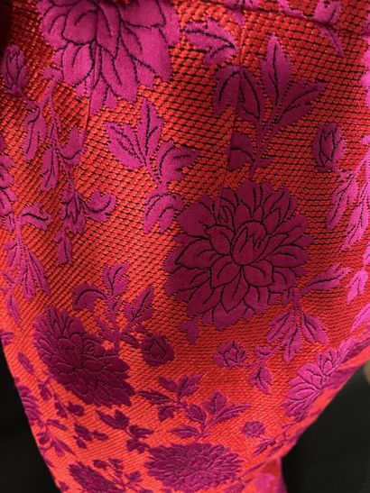 null Yves SAINT LAURENT Rive Gauche 

Pantalon en brocard fuchsia rouge à motif floral....