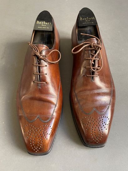 null BERLUTI

Pair of brown leather richelieu shoes, the end adorned with a perforated...