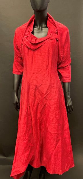 null ZAPA, CACHAREL

Red linen dress with asymmetric cut, sleeveless with matching...