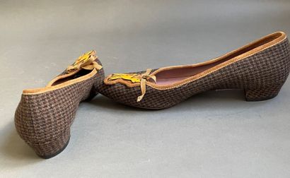null MIU MIU 

Pair of brown tweed ballerinas decorated with a Fawn, 

S 37.5 Made...