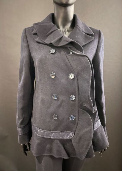 null PRADA 

Manteau en lainage bleu marine, col cranté volanté, double boutonnage,...