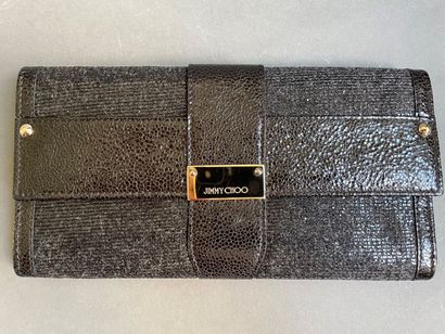 null Jimmy CHOO 

Patent leather and black glitter clutch, snap closure on flap,...