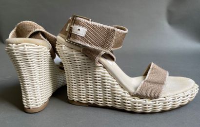 null CASTANER 

Pair of white woven scoubidou wedge sandals, taupe ankle strap. 

T...