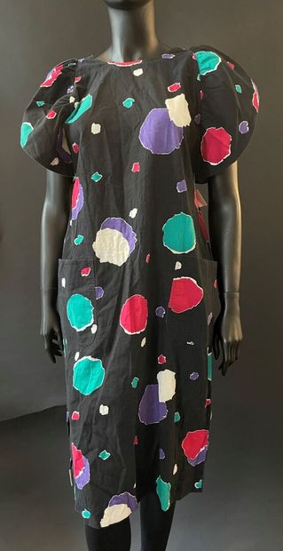 null Pierre CARDIN Creation 

Lot including two dresses, one in black cotton with...