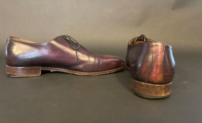 null BERLUTI

Pair of brown leather Richelieu shoes, laces. 

Size 8, traces of ...