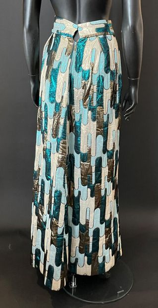 null ANONYMOUS 

Brocaded petticoat in turquoise and silver tones. 

Size 40 approximately,...