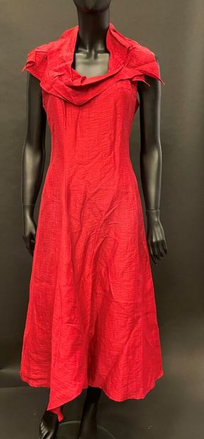 null ZAPA, CACHAREL

Red linen dress with asymmetric cut, sleeveless with matching...