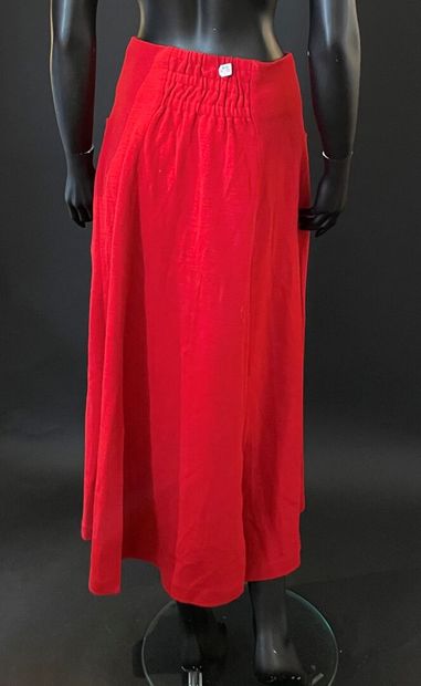 null Christian LACROIX, SCHACOCK 

Lot including two skirts in red wool. 

Size 40-42...