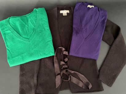 null Eric BOMPARD, NOUGAT 

Lot of two sweaters, V-neck, a green and a purple and...
