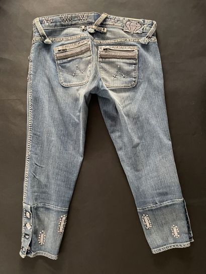 null Just CAVALI, LCM Collection 

Lot de deux jeans, l’un strassé, l’autre clouté....