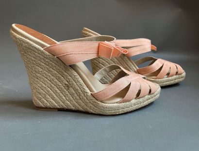 null Christian LOUBOUTIN 

Pair of rope and salmon grosgrain wedge mules. 

Size...