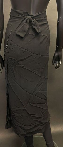 null ZAPA, OLIVER 

Lot including a skirt in black silk crepe, decorated with a floral...