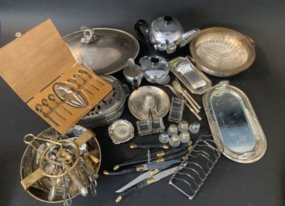 null Strong lot of silver, gold and porcelain lined with silver metal.
