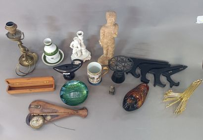 null Lot of trinkets including porcelain cup decorated with English riders, wooden...