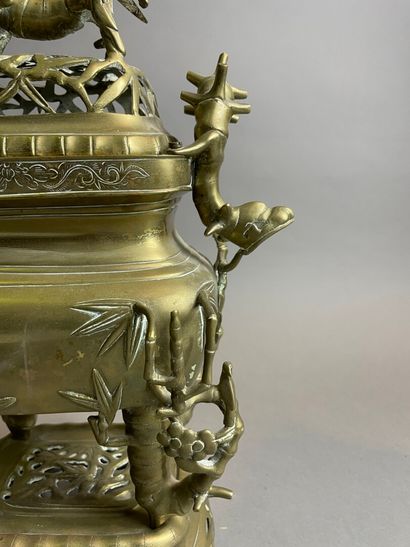 null 
Gilded bronze perfume burner with roots decoration. 




H : 45 cm
