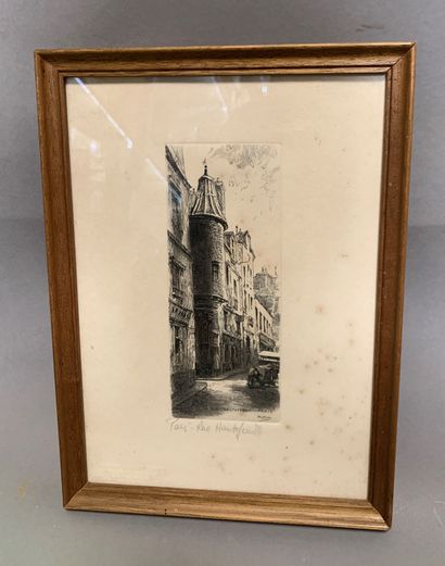 null 
Lot of three lithographs including the representation of :

- Paris, Hôtel...