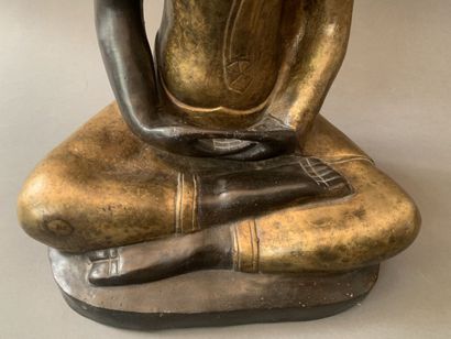 null 
Bouddha assis en Dhyana mudra en bronze doré, de patine noire. 




Thaïlande.




H...