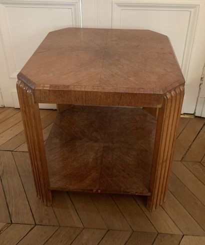 
Table bout de canapé en bois de forme carrée...