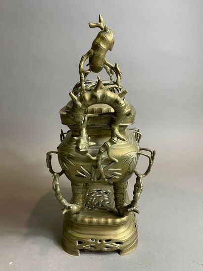 null 
Gilded bronze perfume burner with roots decoration. 




H : 45 cm
