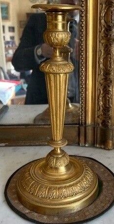null 
Paire de flambeaux en bronze doré, le fût cannelé. 




Style Louis XVI.
