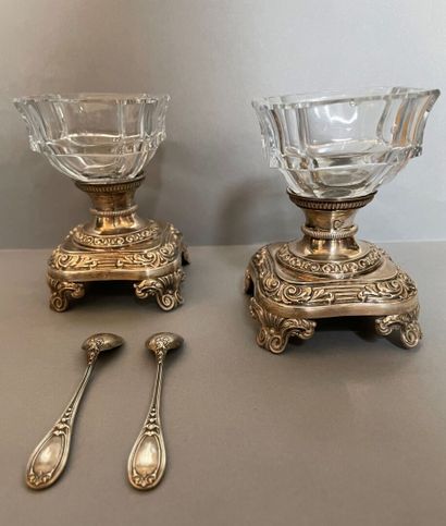 null 
Pair of saltcellars in cut glass with silver mountings. Pedestal decorated...