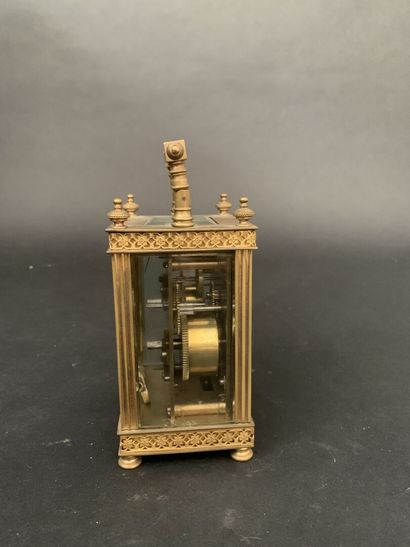 null 
Travel clock, in brass. 




End of the 19th - beginning of the 20th century.




H...