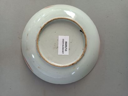 null 
Plate in porcelain of China. 



Canton, 20th century.
