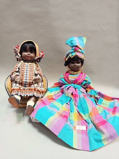 
Deux poupées noires en celluloïd : 




Poupée...