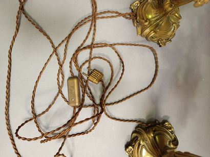 null 
Paire de flambeaux en bronze doré, le fût et les trois bras de lumière feuillagées....