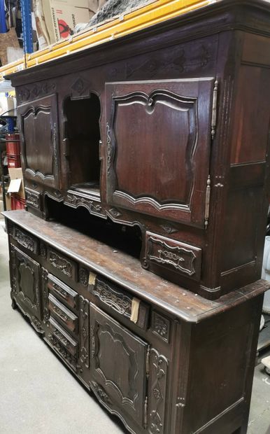 null 
Important dresser in natural wood patina, the upper part with two doors, two...