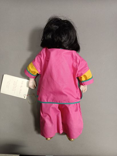 null 
Two Asian dolls :




JUDOKA PETIT COLIN : 24 cm.




With certificate. 




DOLLS...