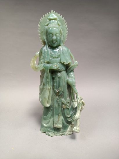 Important groupe en jade figurant un bouddha...