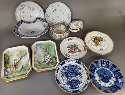 
Lot of plates and dishes in earthenware...