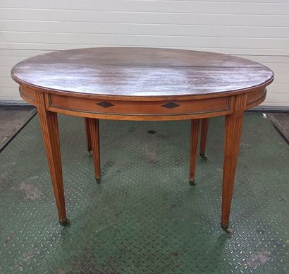 Mahogany oval dining room table, fluted legs...
