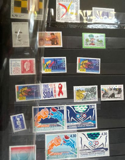 null Collection of recent stamps and first day covers, France and abroad.

9 alb...