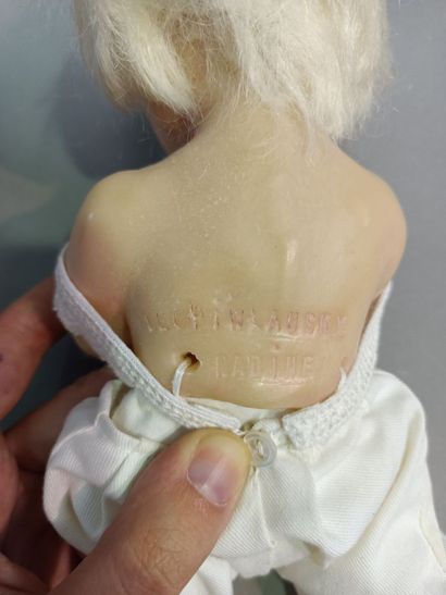 null 
Two dolls in resin of mark LEEPINLAUSKI NADINE. 




Baby : 30 cm.




Lady...